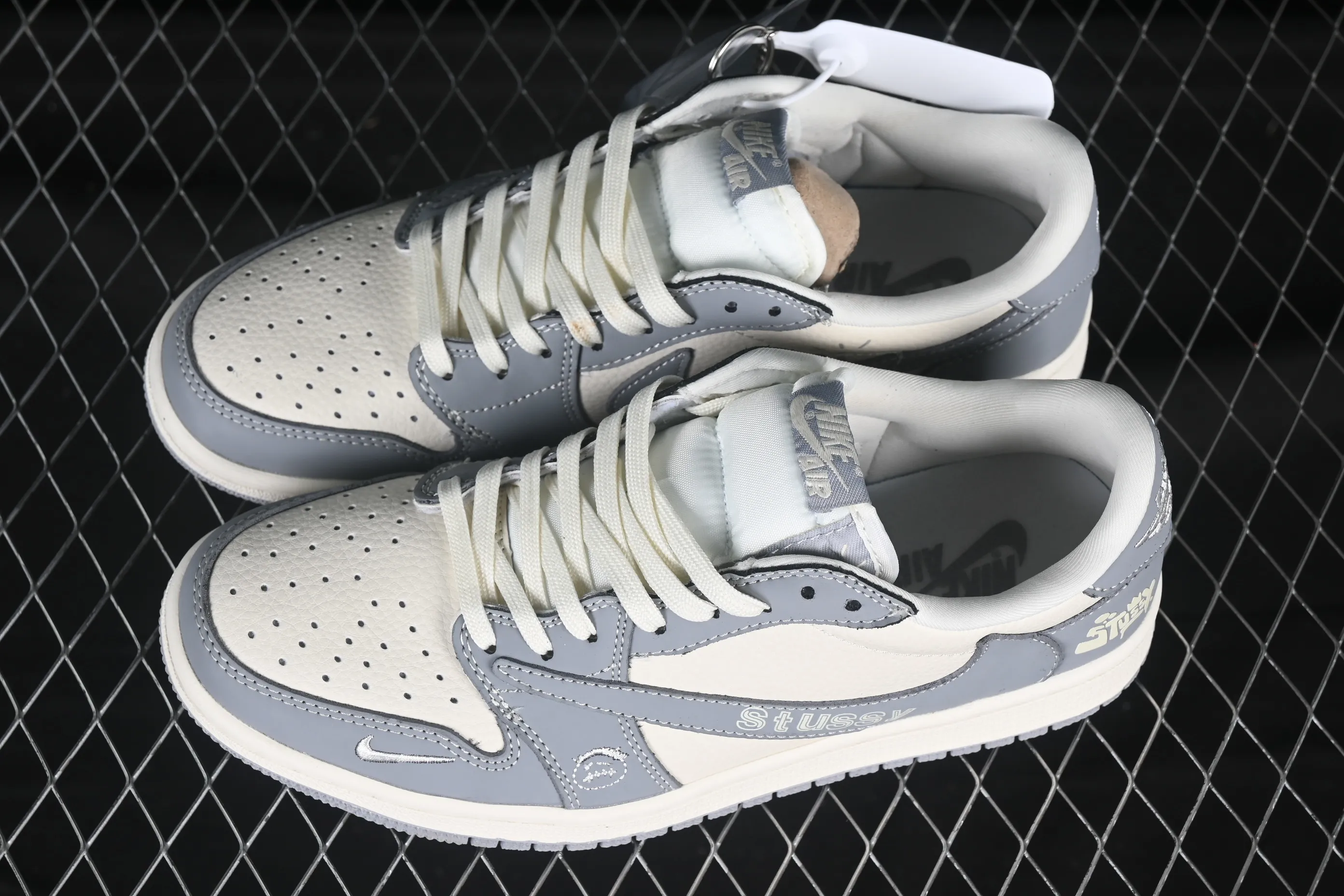 All Categories Air Jordan Jordan Series Basketball Shoes Air Jordan 1 Low High-end Customized Low-top Sneakers Travis Scott x Fragment Design x Air Jordan 1 Low OG SP Joe 1 Stusi Joint Beige Grimace Low-top Cultural Casual Sneakers LD2025-001